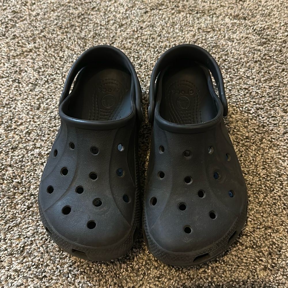 Black crocs size 2 youth